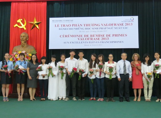 Trao thưởng cho những học sinh Pháp ngữ xuất sắc